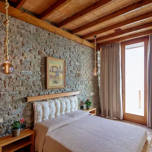 Appartement La Boheme, Qeparo